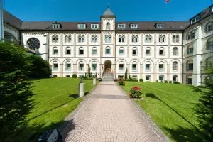 圣伯尼法提克罗斯特旅馆 - Eiterfeld