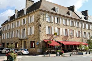 Hotels LOGIS -Hotel & Restaurant de la Place : photos des chambres