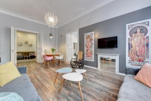 Blue Mandarin Solidarity Square