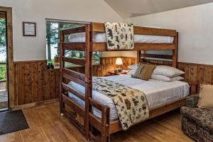 Deluxe Studio Cabin room in Shelter Cove Resort & Marina