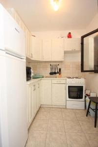 Two-Bedroom Holiday Home room in Seaside holiday house Artatore Losinj - 7937