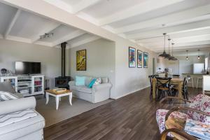 Blairgowrie Bella - light filled home with great deck