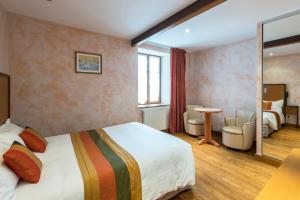 Hotels La Couronne : photos des chambres