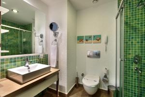 Family Room - Partial Sea View  room in Sunis Evren Beach Resort Hotel & Spa