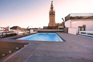 SevilleBnB Group- Cathedral Apartment, 2nd Floor
