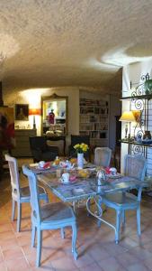B&B / Chambres d'hotes La cave de l'eperon : photos des chambres