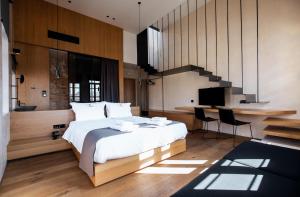  Honeymoon Suite with Private Terrace, Hot Tub and Old Town View room in Monastery Estate Venetian Harbor