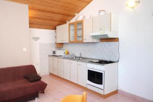 One-Bedroom Apartment with Terrace and Sea View room in Apartments by the sea Kali Ugljan - 837