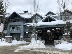 Siri suite at Glacier Lodge