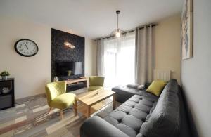 Eleganckie Apartamenty Sun Seasons 24 w Świeradowie Zdroju z Widokiem na Góry by Noclegi Renters