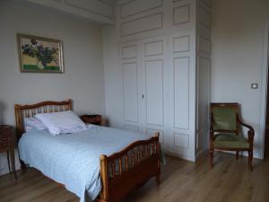 Maisons d'hotes Chez Sylvie : Grande Chambre Simple 