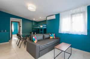 21 Valaoritou Str. GR-54 626, Thessaloniki, Greece.