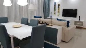 Elegant Modern Apartment with AirCond - Praia