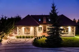 霍夫别墅酒店 - 科莫尔尼基