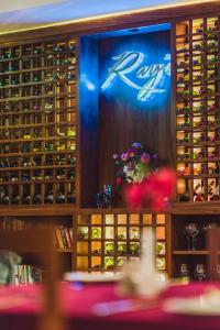 Sea Cliff Court Hotel & Luxury Apartments