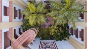 Sea Cliff Court Hotel & Luxury Apartments