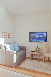 A Room With A View - Free Parking