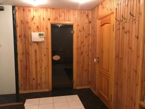 Приватний будинок для сімейного відпочинку з басейном і сауною