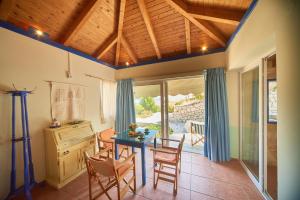 Family Two-Bedroom Apartment with Sea View 