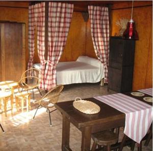 Maisons de vacances La Cabane du Commandeur : photos des chambres
