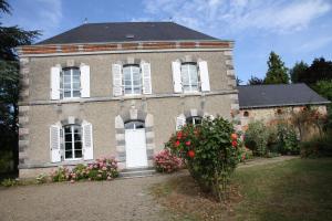 Maisons d'hotes Maison St Mayeul : Chambre Familiale avec Salle de Bains Privative