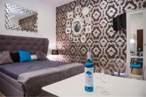 PARKING, AC, 2 Bedroom design flat in the center