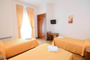 Quadruple Room room in Hostal Edreira