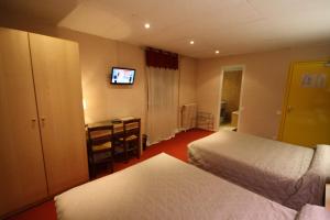 Hotels Logis Hotel L'ange Couronne : photos des chambres