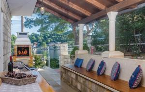 Okuklje Holiday Home