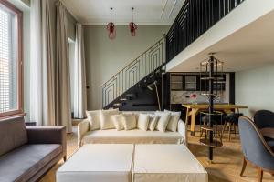 Duplex Suite with Living Room  room in Room Mate Emir