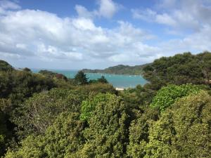 ONEROA HOLIDAY RETREAT WITH SEAVIEW