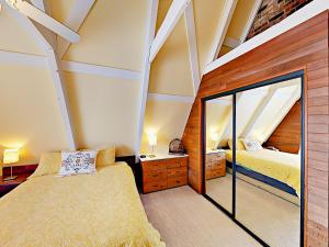 457 NW 56th St Home, Holiday homes - Newport