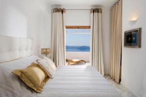 Gold Suites - Small Luxury Hotels of the World Santorini Greece