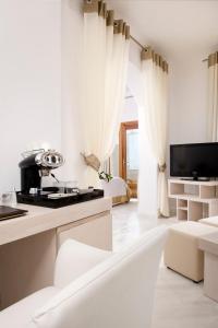 Gold Suites - Small Luxury Hotels of the World Santorini Greece