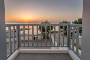 Milos Waves Luxury Apartments Milos Greece