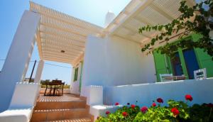 Naoussa Bay Villas Paros Greece