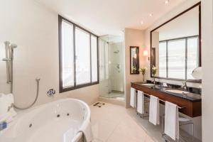 Junior Suite room in Hotel Barcelona Center