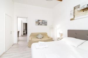 White terrace apartment navona