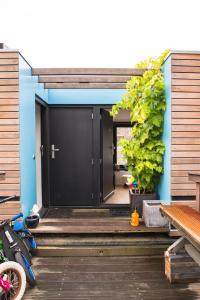 Houseboat Ark van Amstel