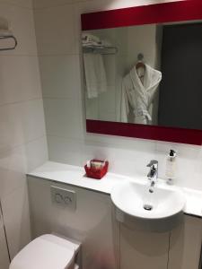 Hotels Best Western Paris Saint Quentin : photos des chambres