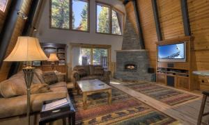 Three-Bedroom House room in Pezzola Luxury Rental Cabin