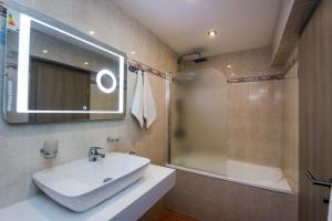 One-Bedroom Suite with Balcony room in Devin Spa Hotel
