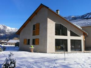 Chalets #Lemasdoisans au pied de l'Alpe d'Huez via Bourg d'Oisans le perce neige : photos des chambres