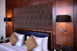 Qaser Al Hamra by Warwick