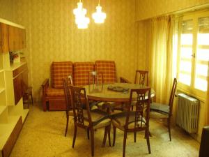 Departamento completo centro frente a la playa y Casino central 2 amb luminosos