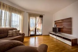 Apartment Seaside Home - Rafailovići