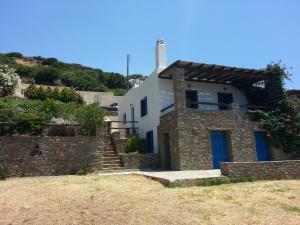 Chalet View of the endless blue Mpatsi (Batsi) Grecia