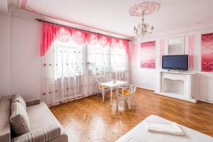 Krakivska Street Apartment