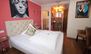 UNO Hotel Chapeau Noir - Free Parking