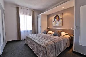 Hotels Hotel le Chardon Bleu : Chambre Supérieure sans Balcon (2 Adultes + 2 Enfants) - 2e Étage